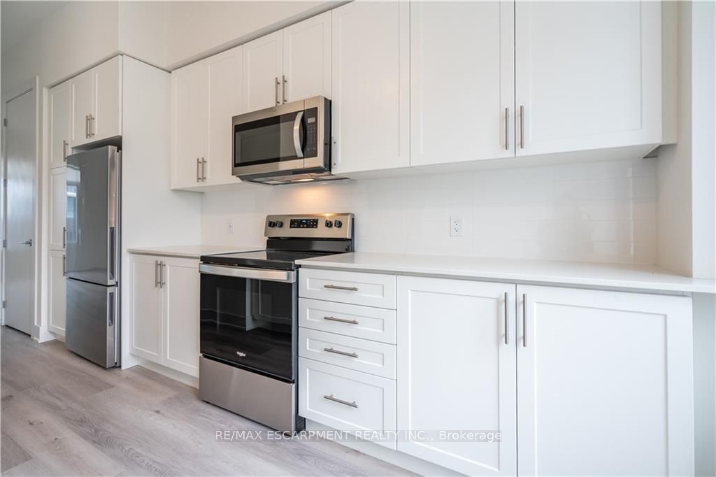 10 Windward Dr, #76