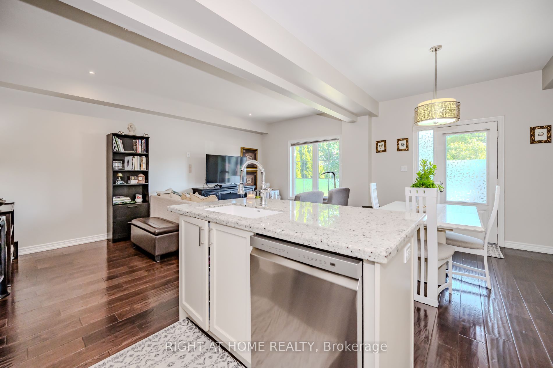 43 Kerman Avenue #9