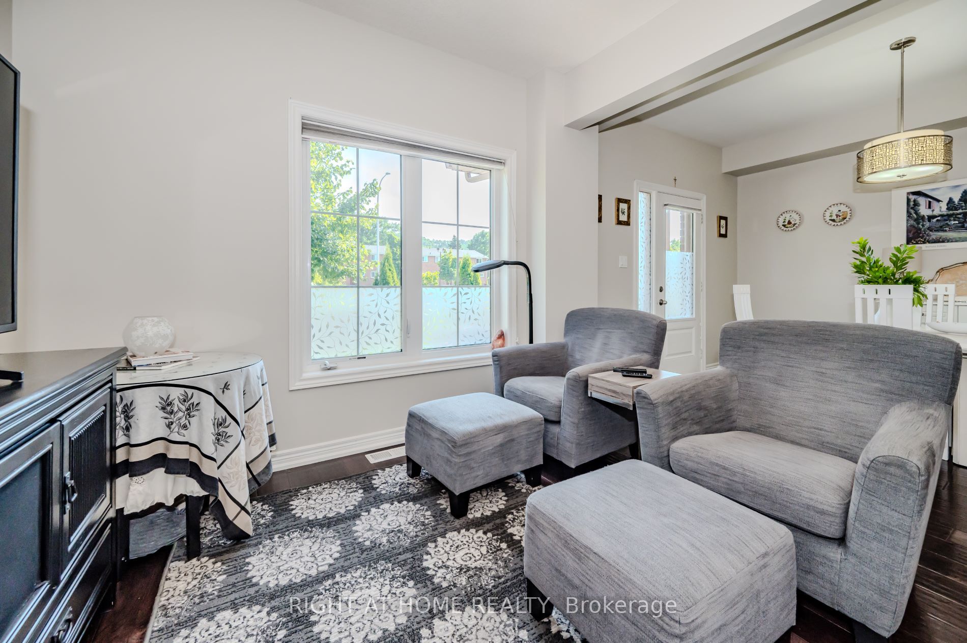 43 Kerman Avenue #9