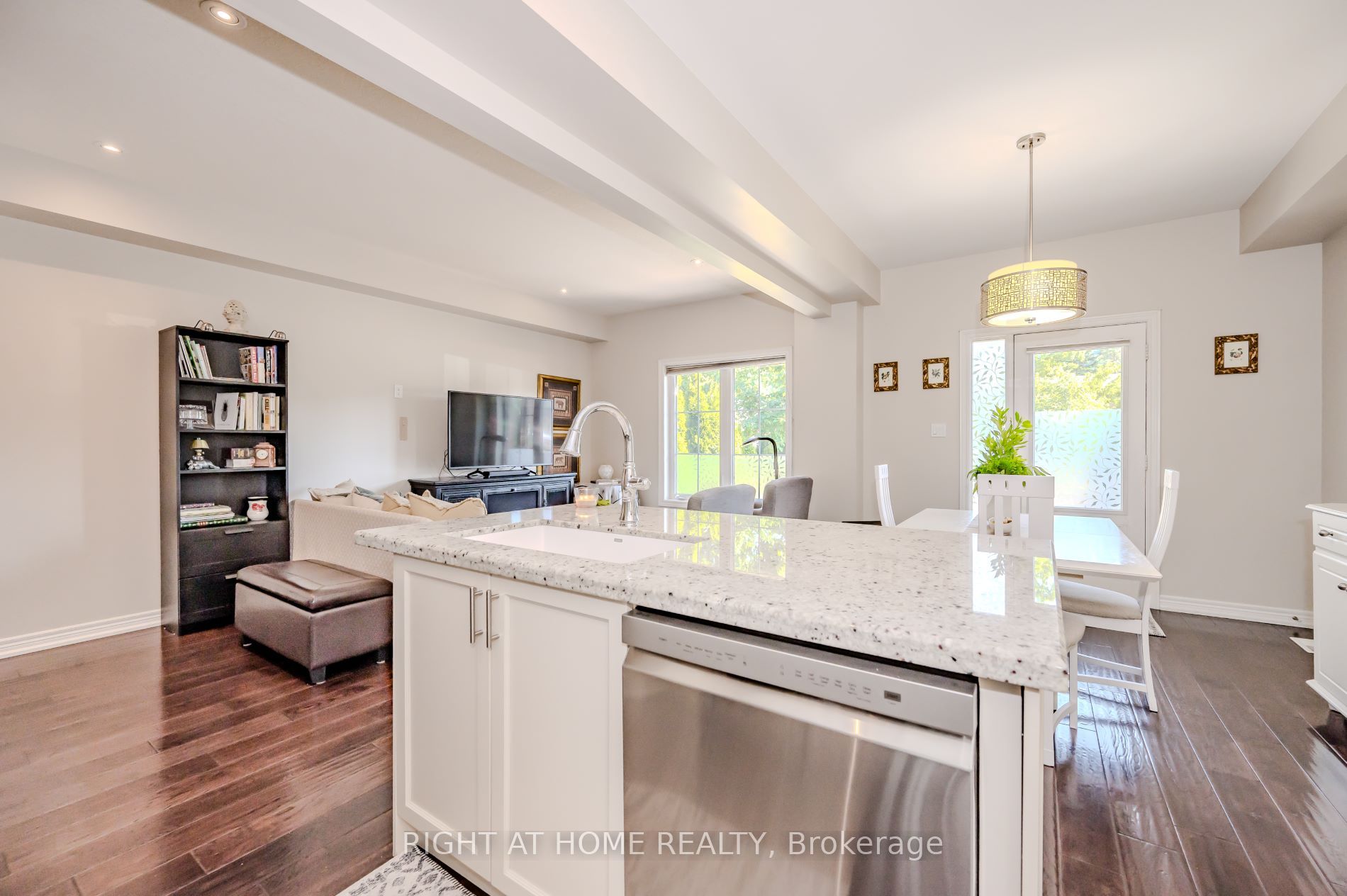 43 Kerman Avenue #9