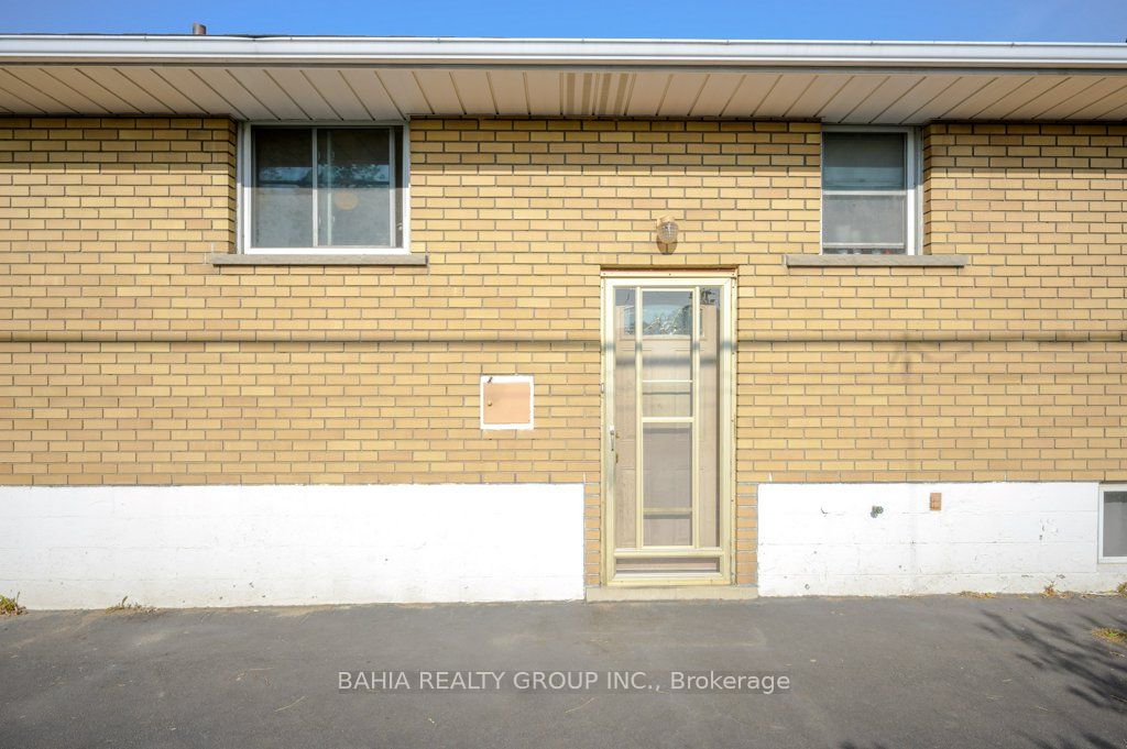 51 Robroy Ave