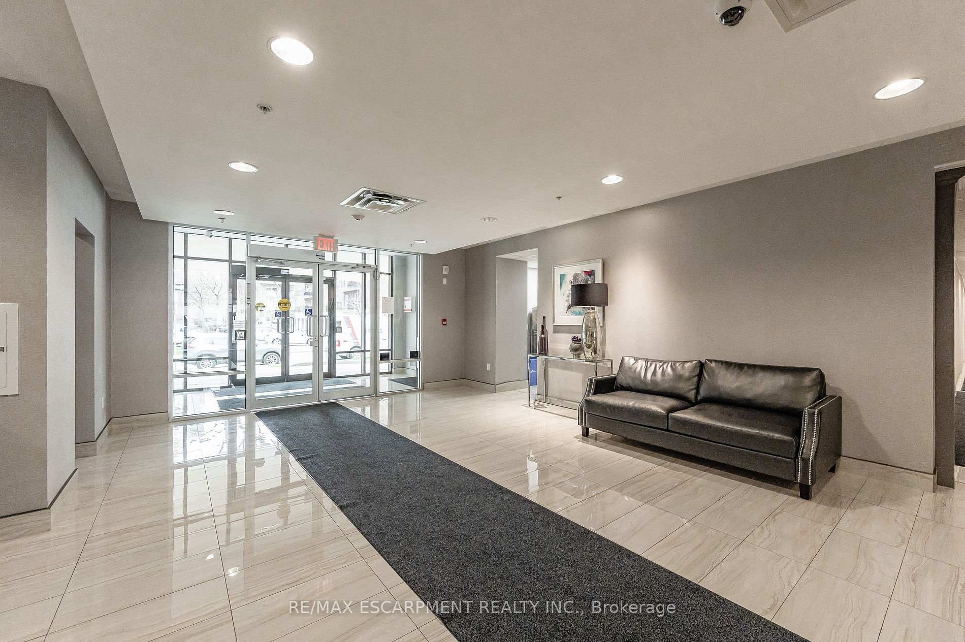 81 Robinson St, #103