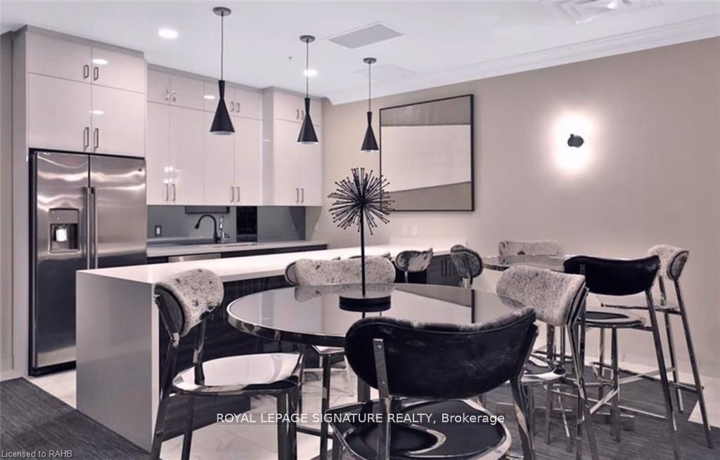 112 King St E, #608