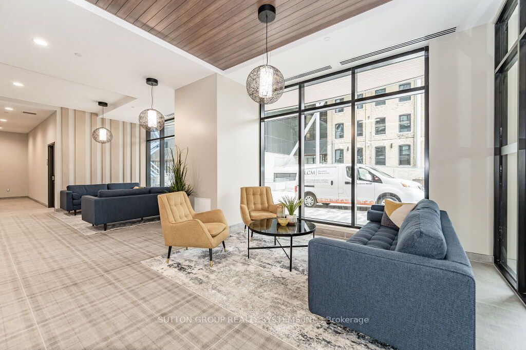 108 Garment St, #404
