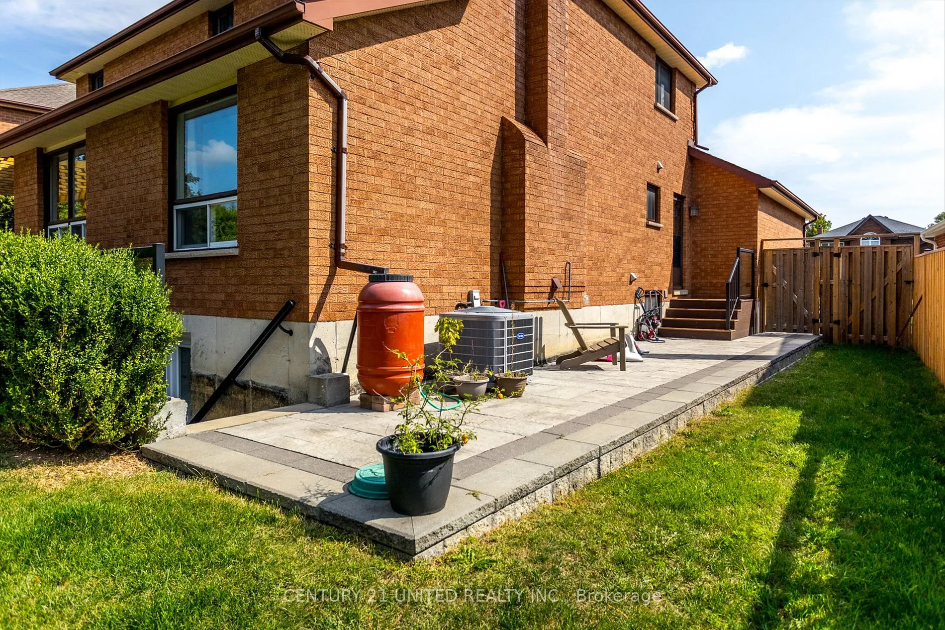 1908 Mapleridge Dr
