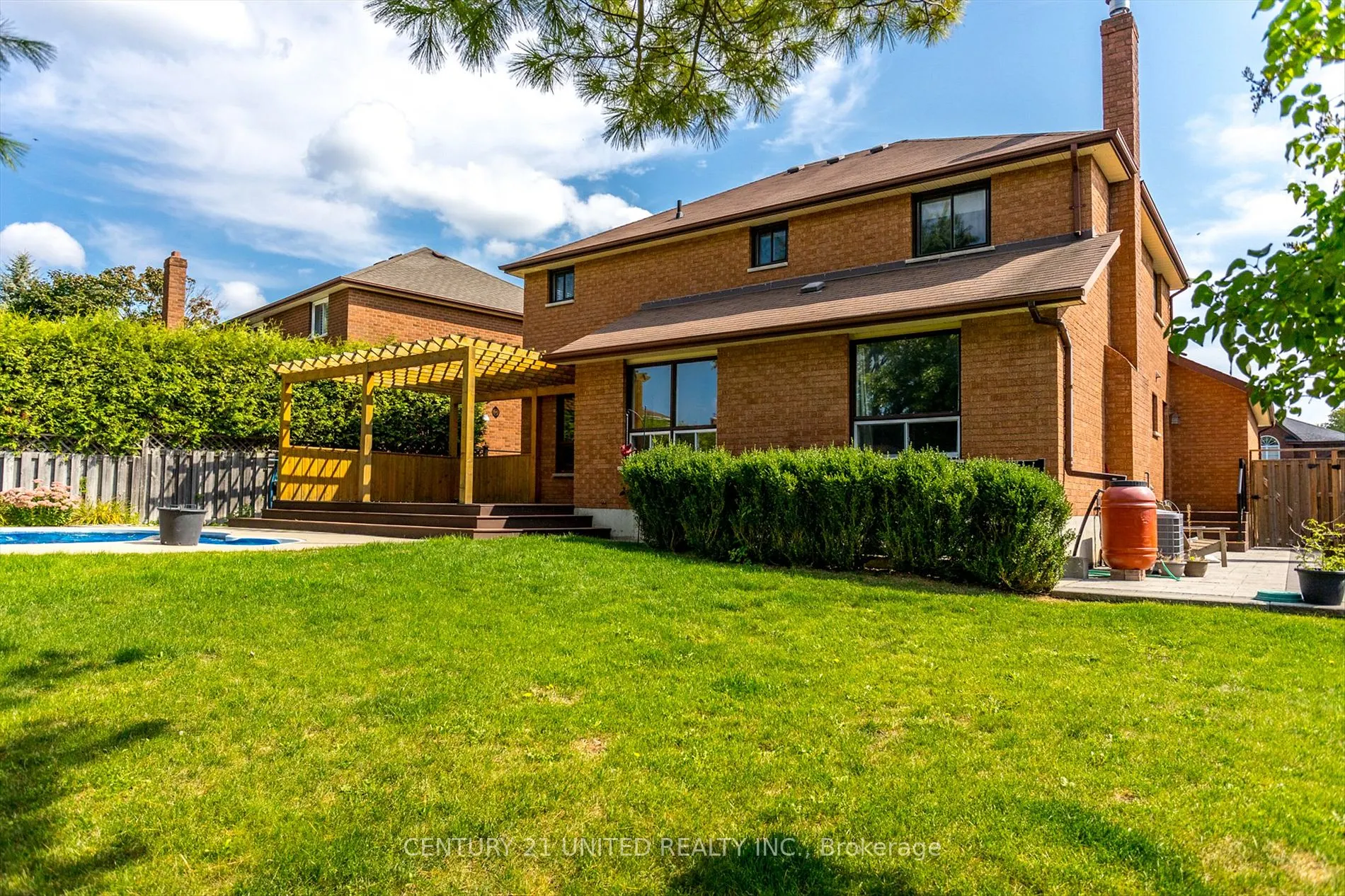 1908 Mapleridge Dr