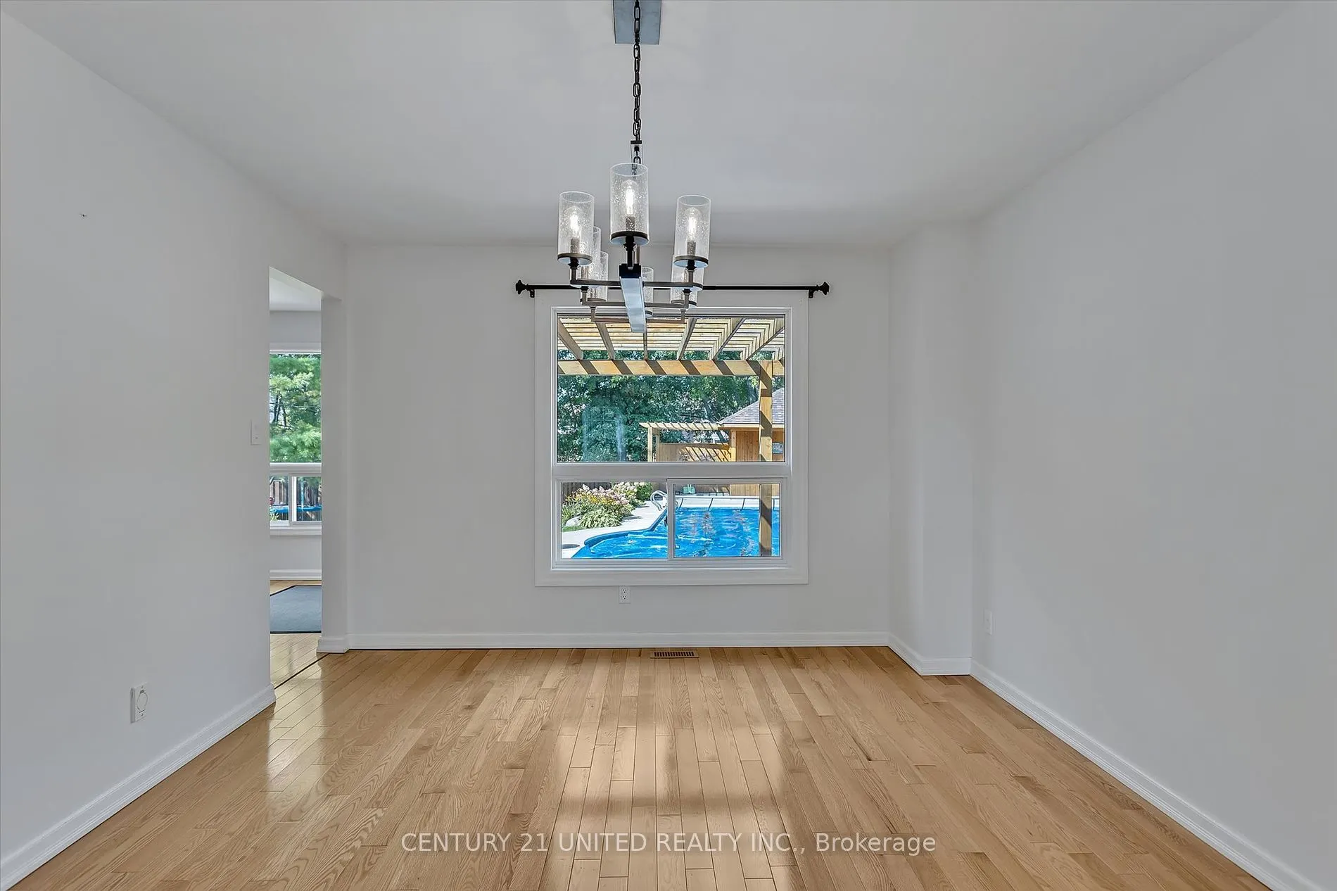 1908 Mapleridge Dr
