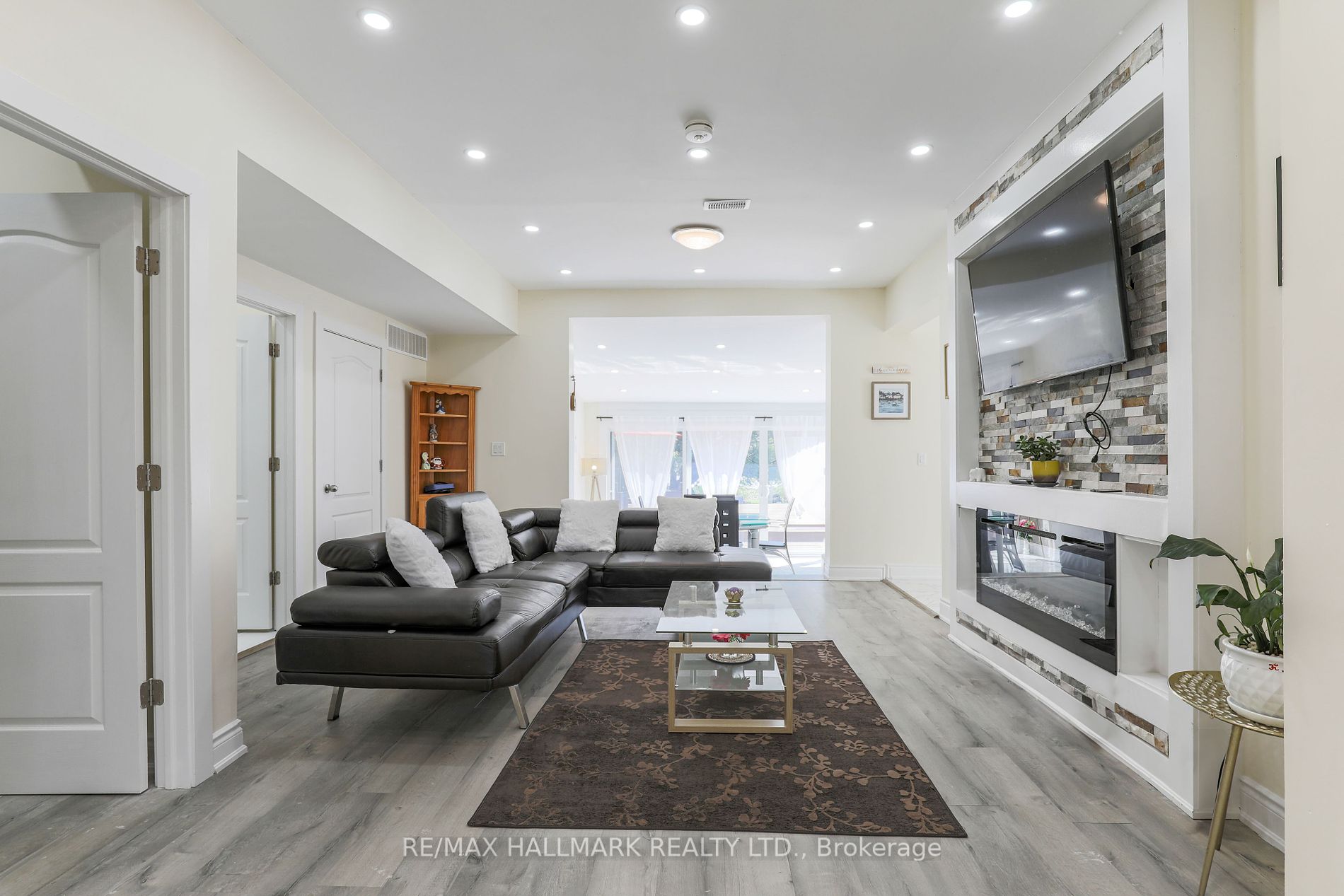 21 Shirley Anne Drive S
