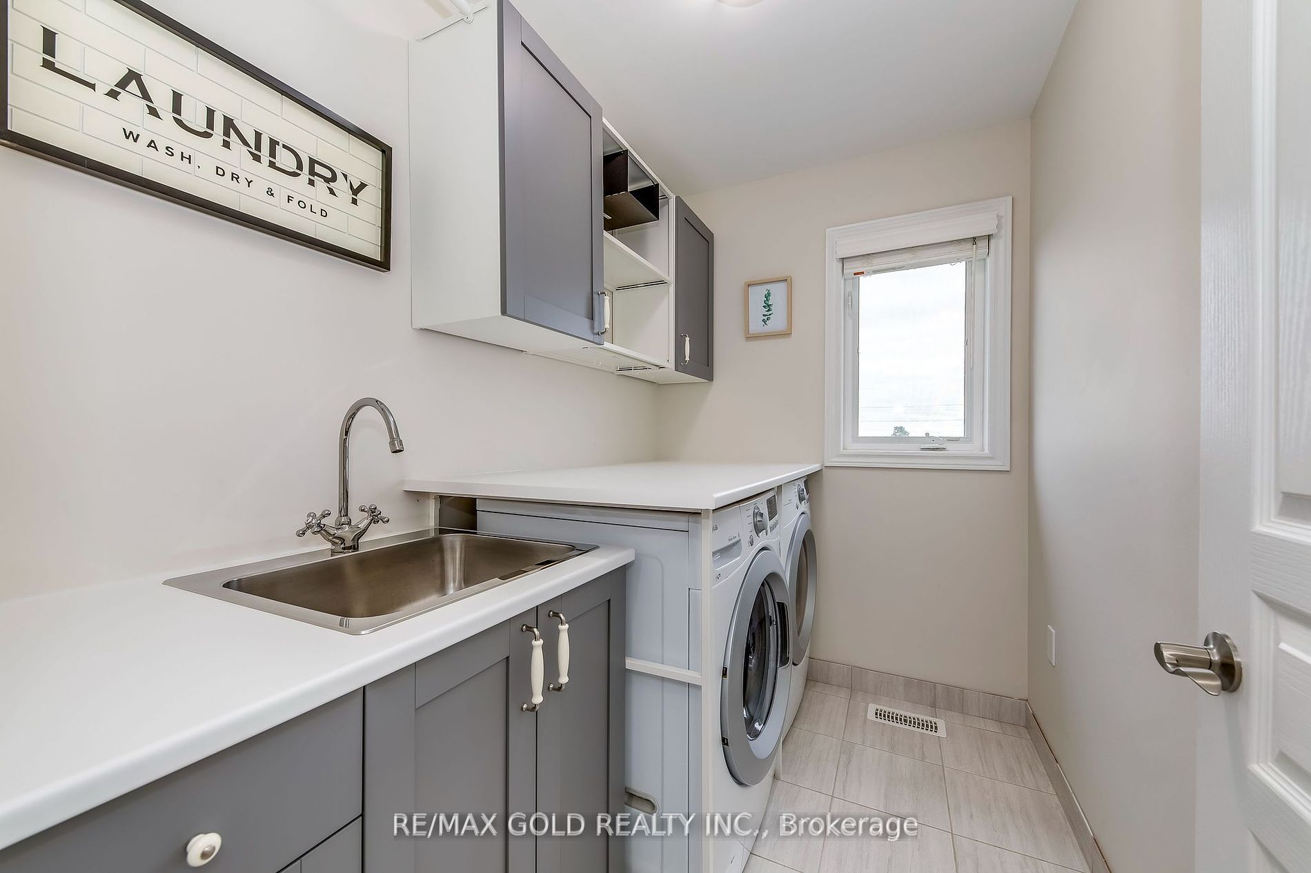 46 Whistler St