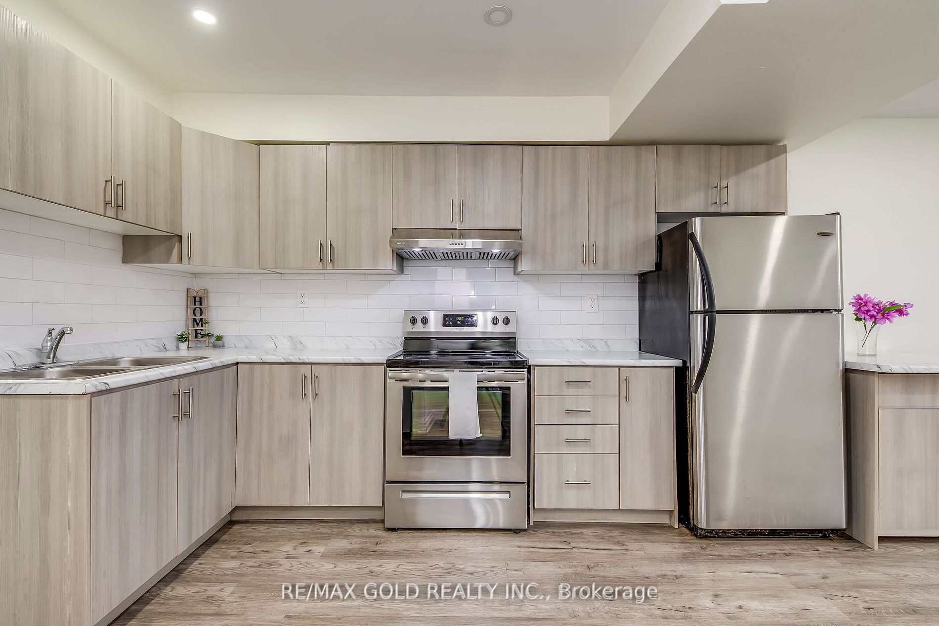 46 Whistler St