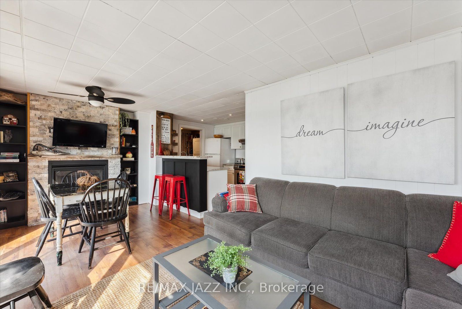 33 Hillcrest Ave