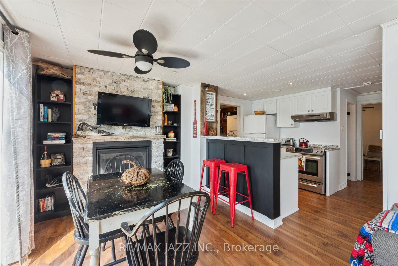 33 Hillcrest Ave