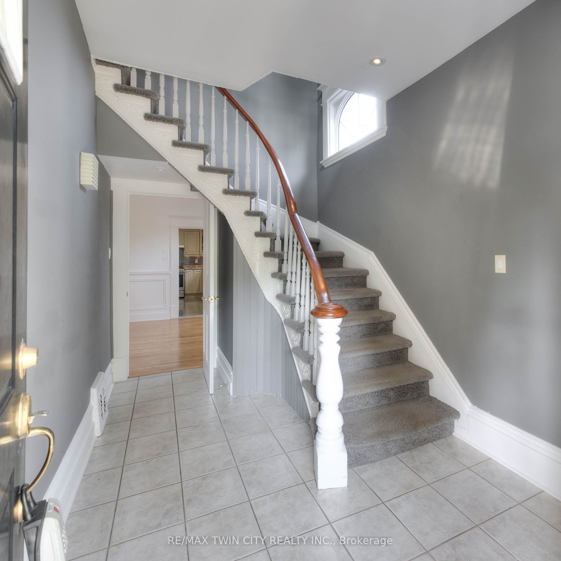 37 John St
