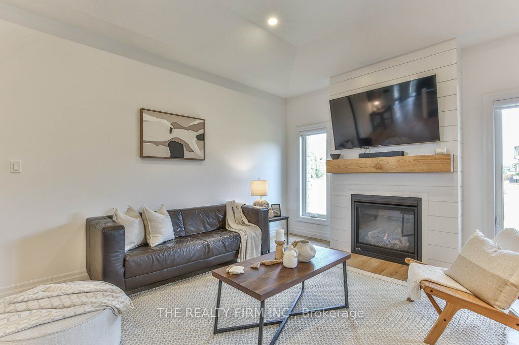 153 Collins Way