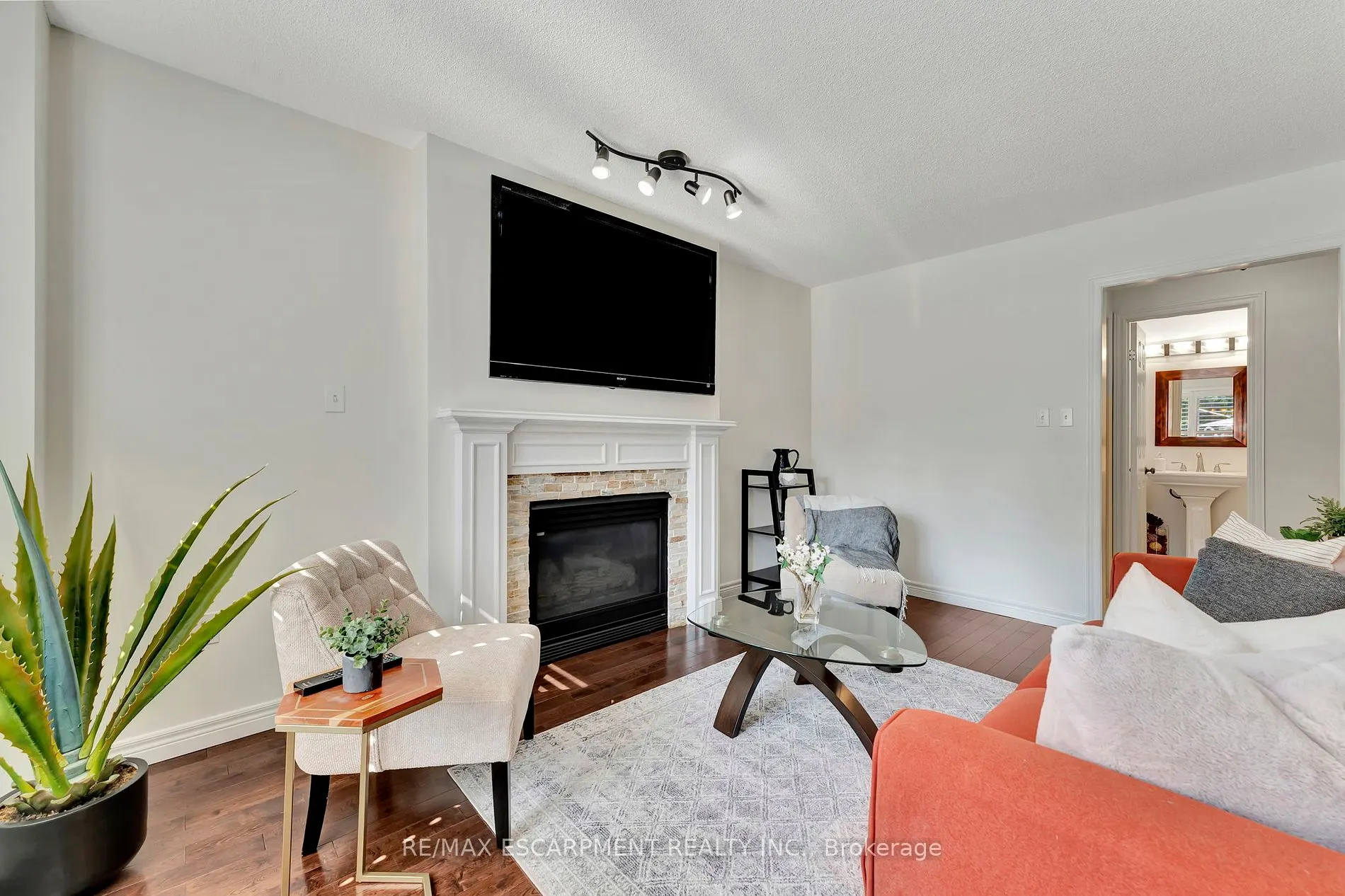 19 Falconridge Dr