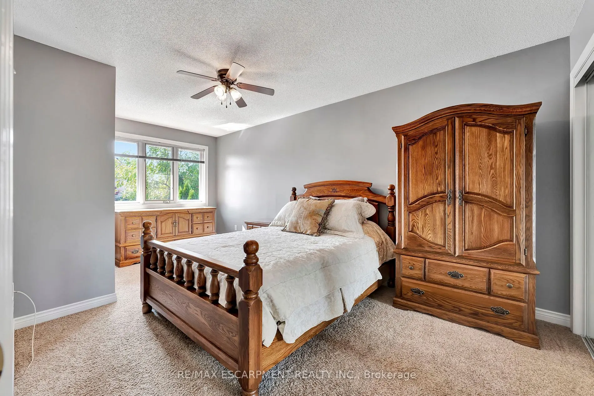 19 Falconridge Dr