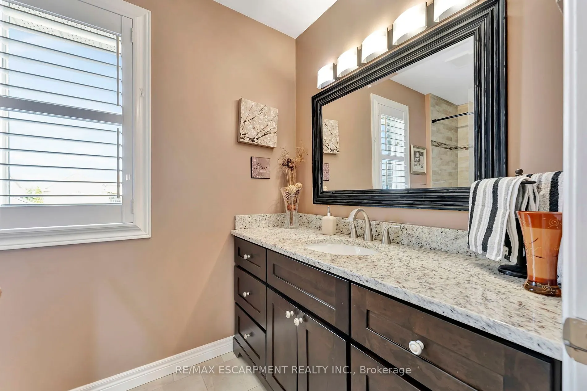 19 Falconridge Dr