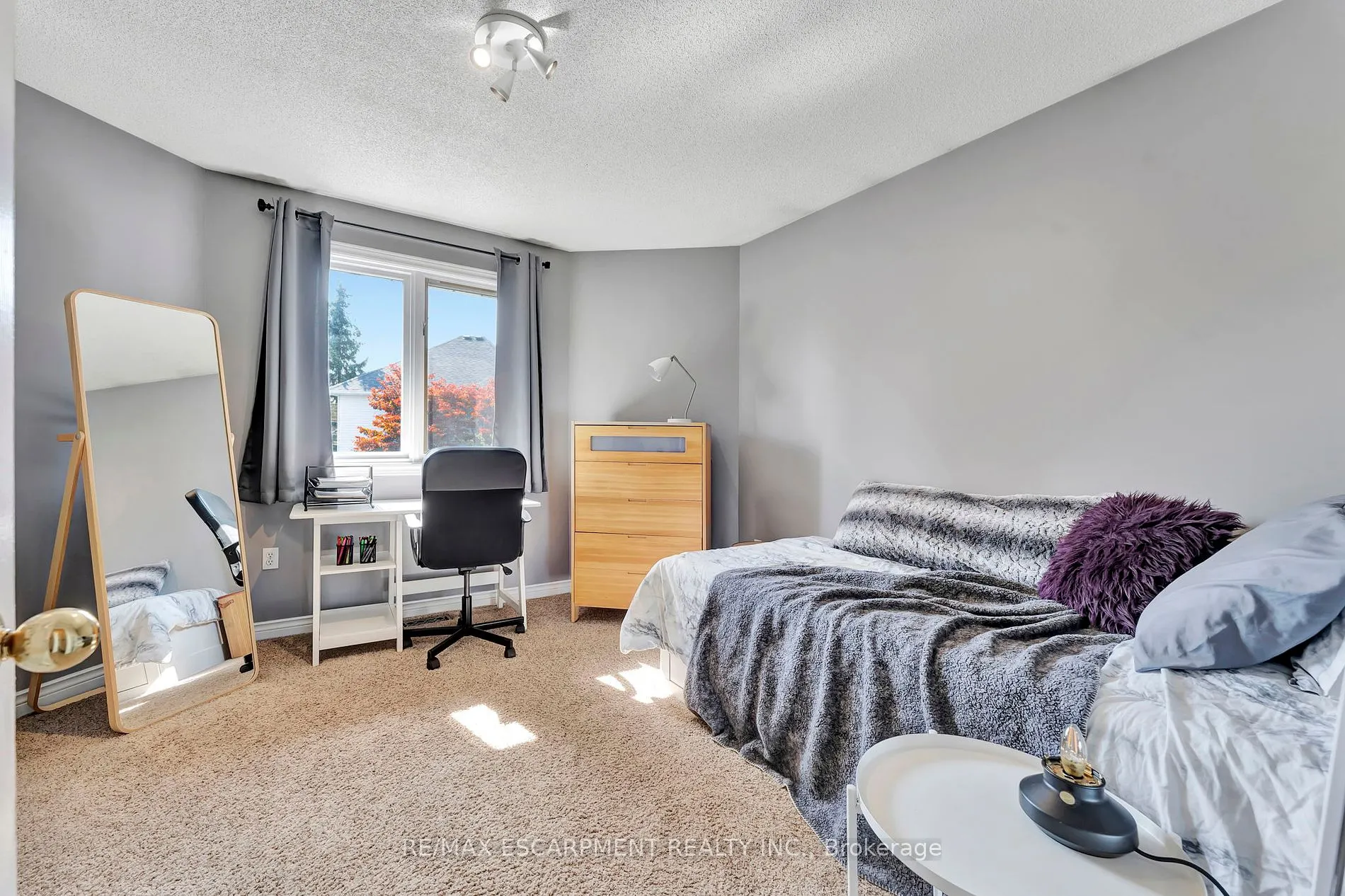 19 Falconridge Dr