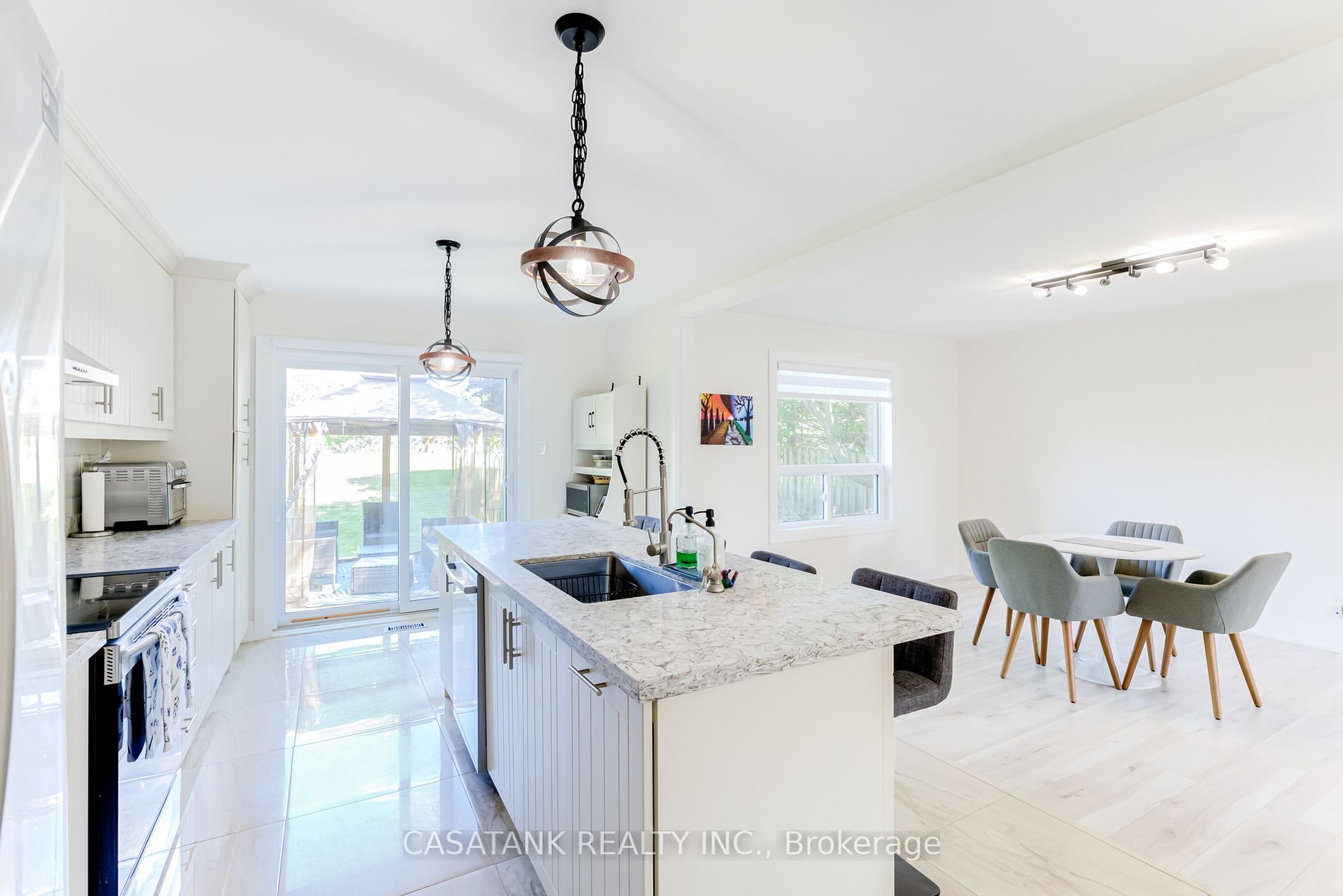 11 Peter St