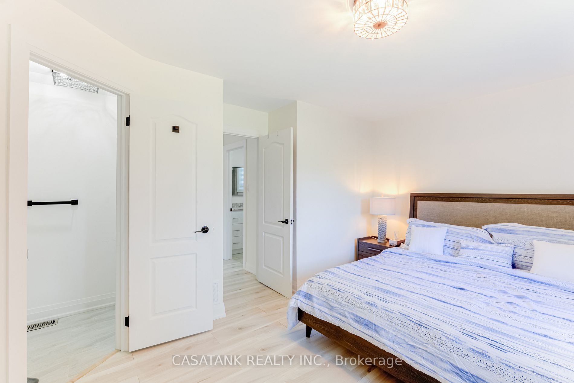 11 Peter St