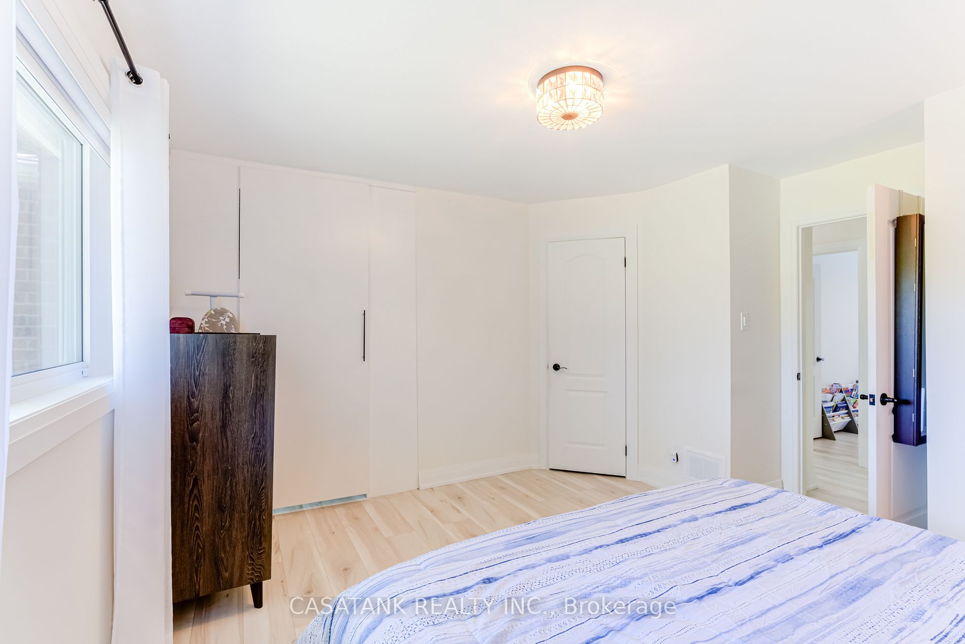 11 Peter St
