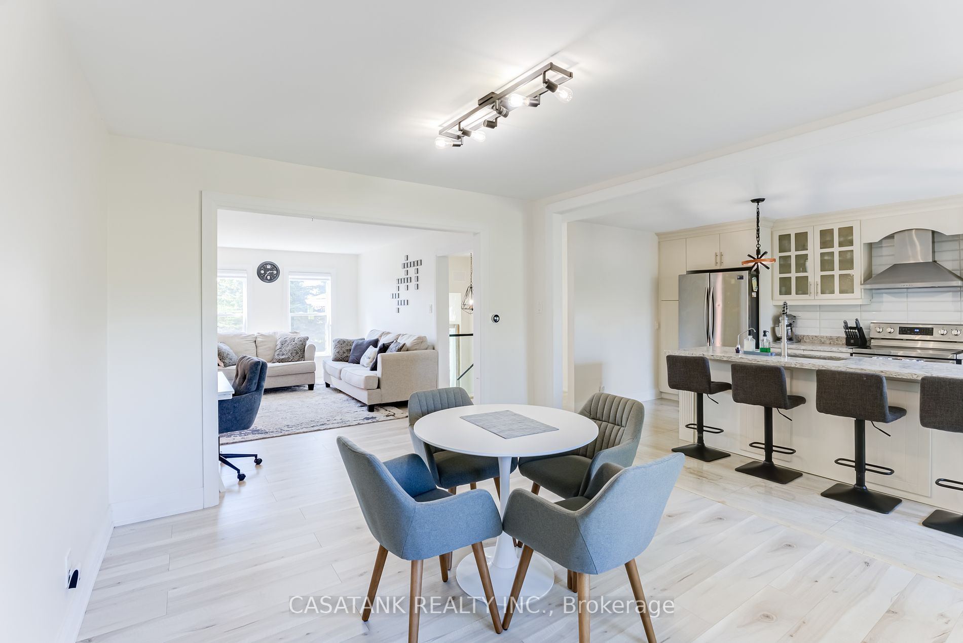11 Peter St