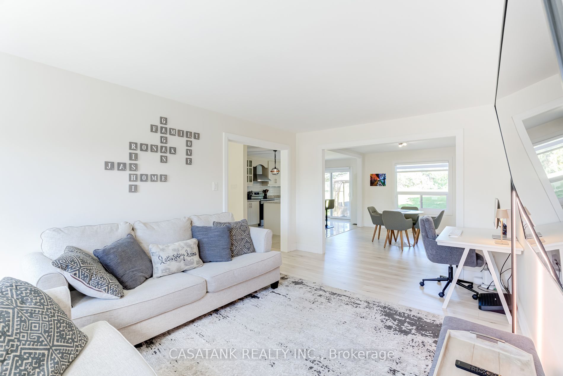 11 Peter St
