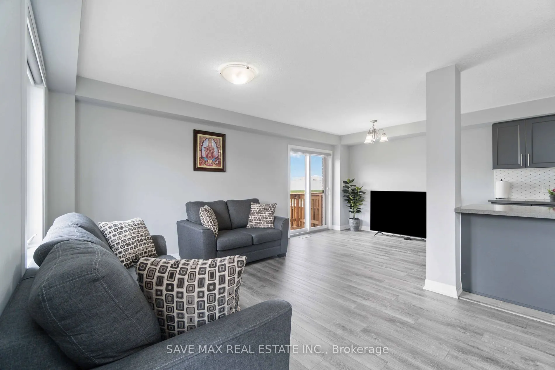 126 Laguna Village Cres