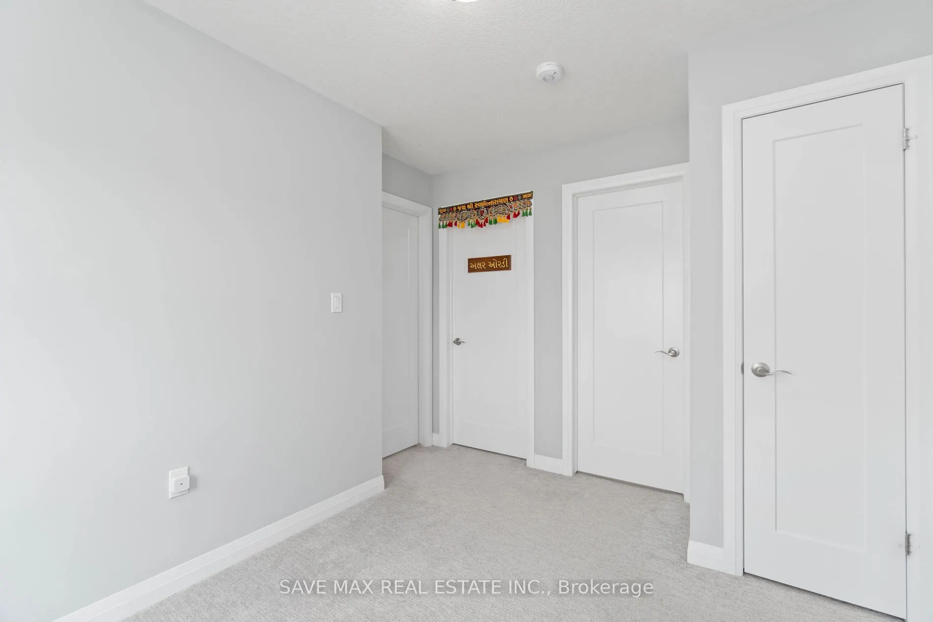 126 Laguna Village Cres