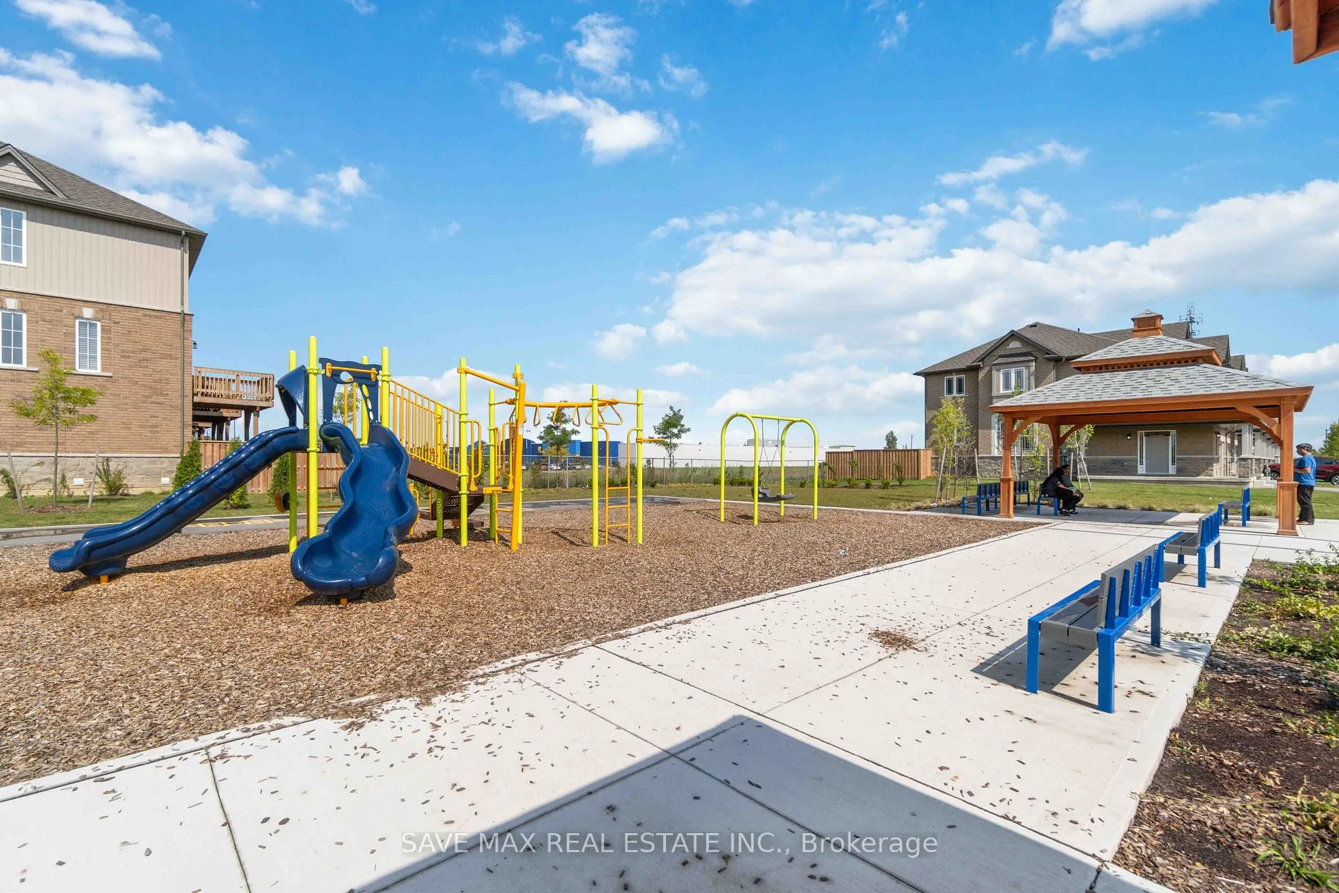 126 Laguna Village Cres