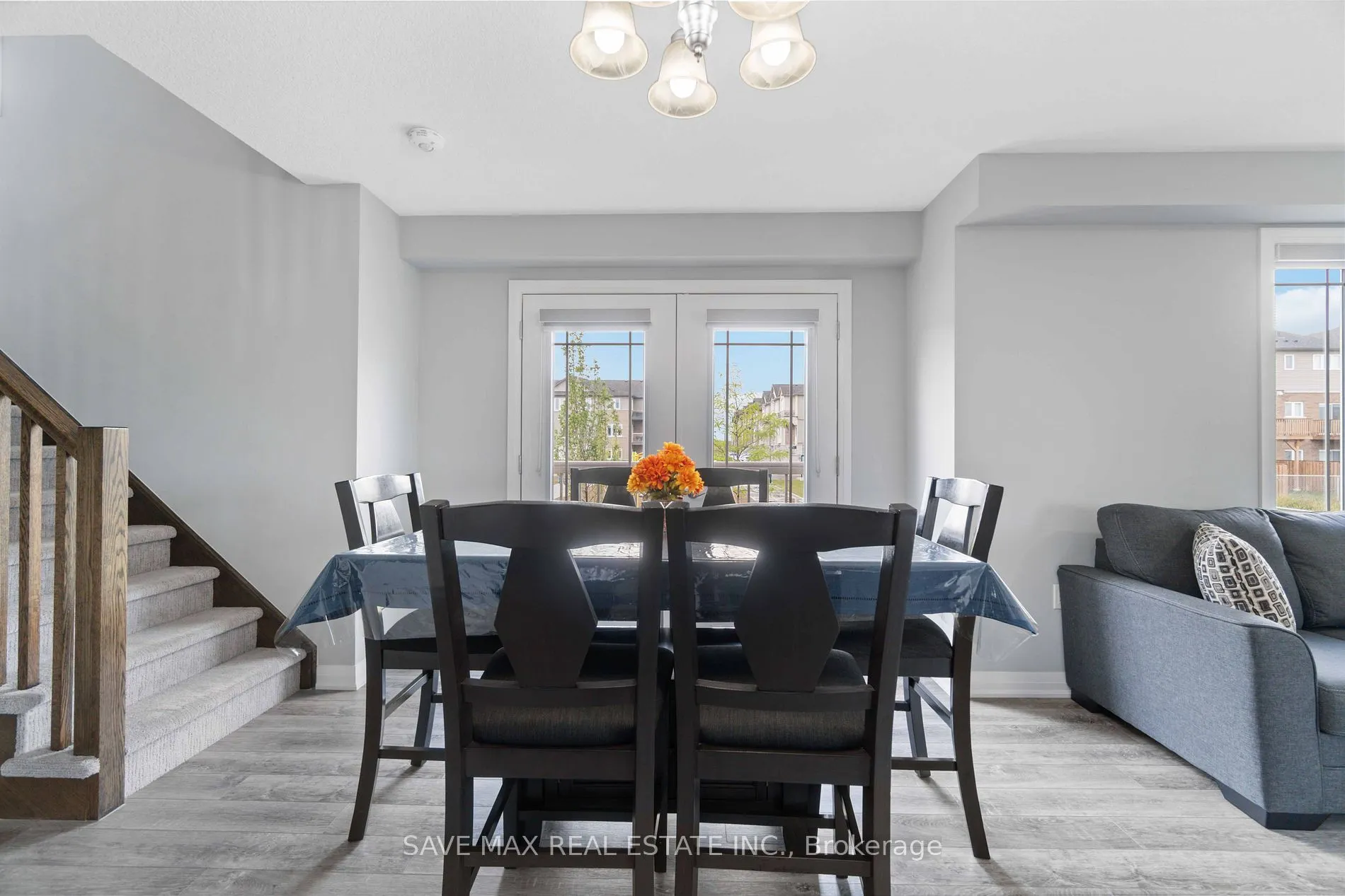 126 Laguna Village Cres
