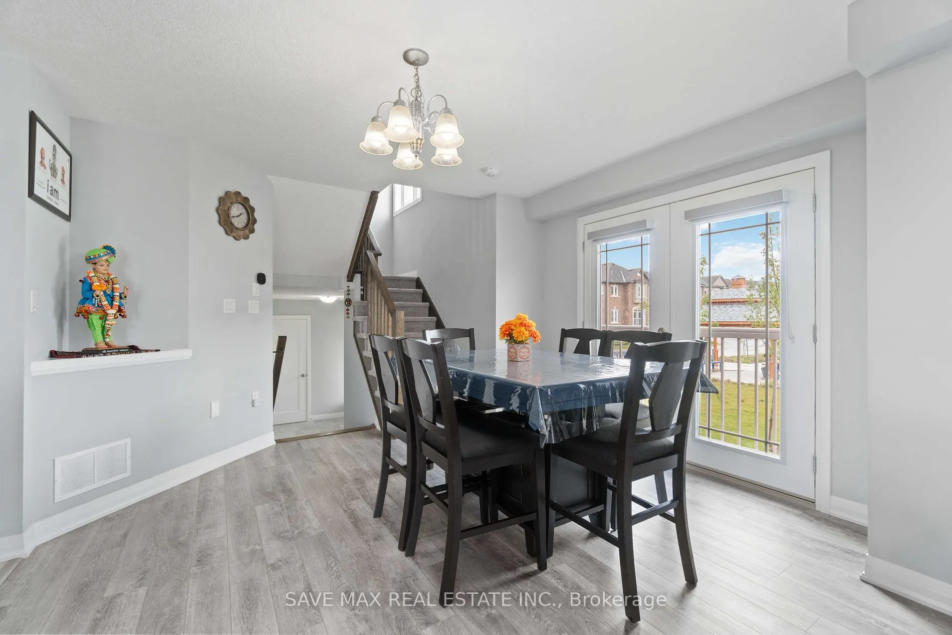 126 Laguna Village Cres
