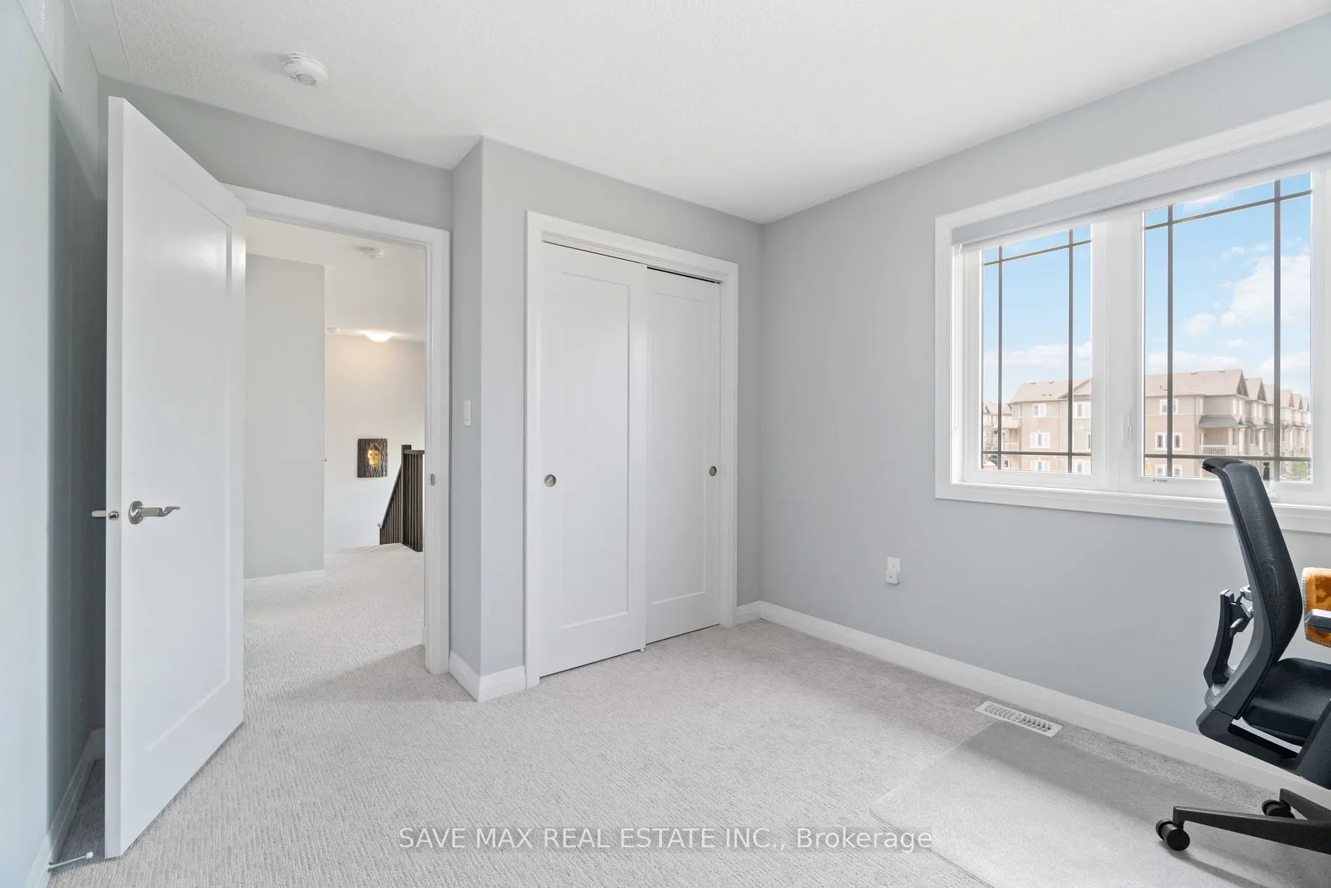 126 Laguna Village Cres