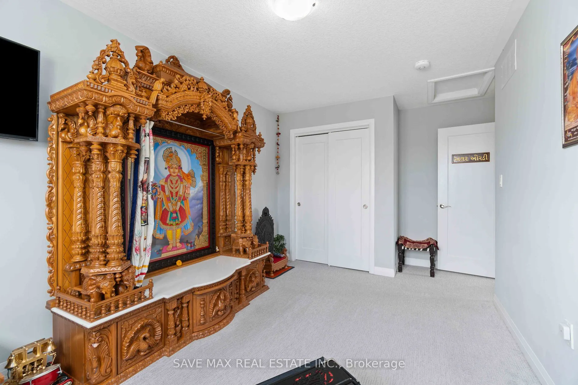 126 Laguna Village Cres
