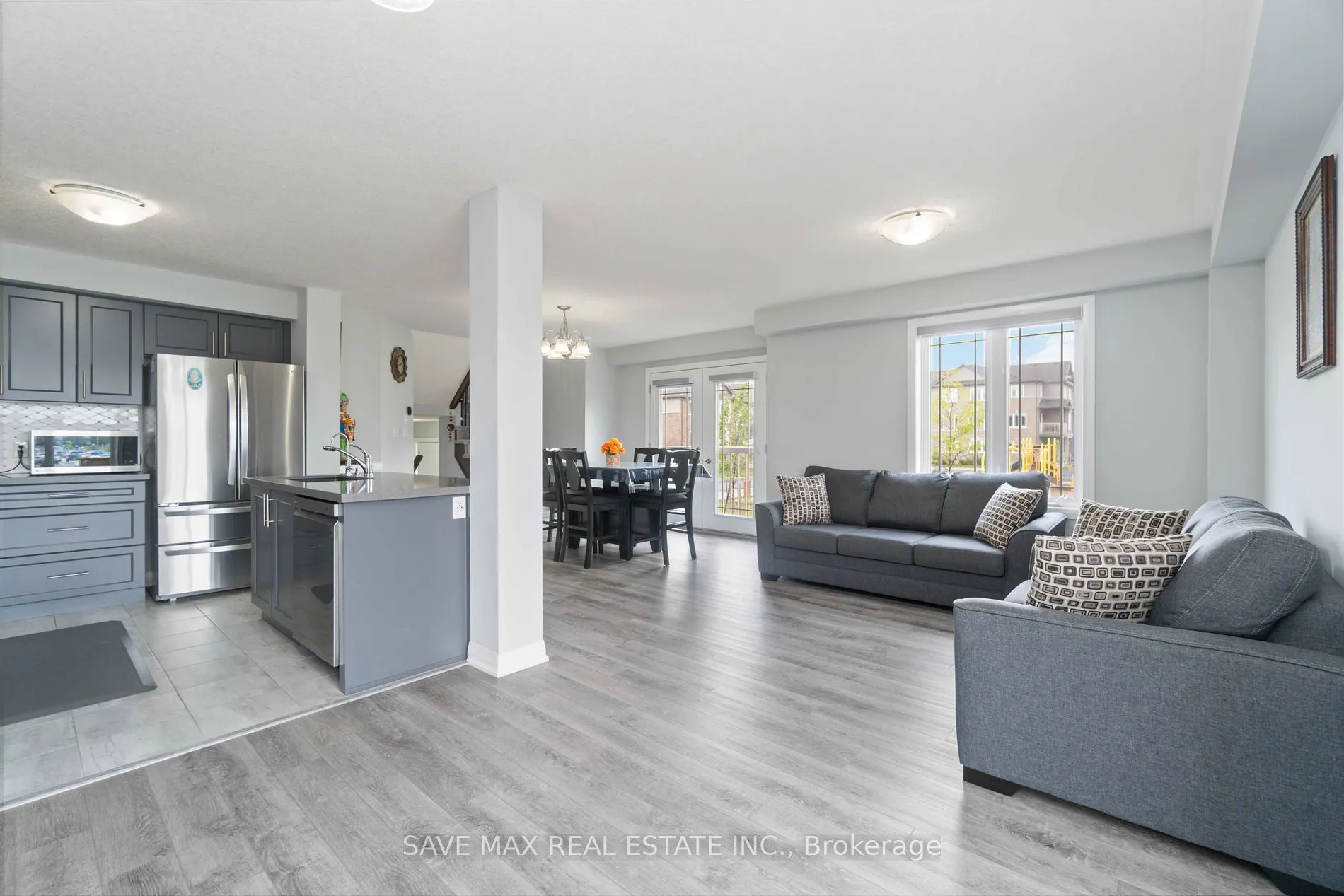 126 Laguna Village Cres