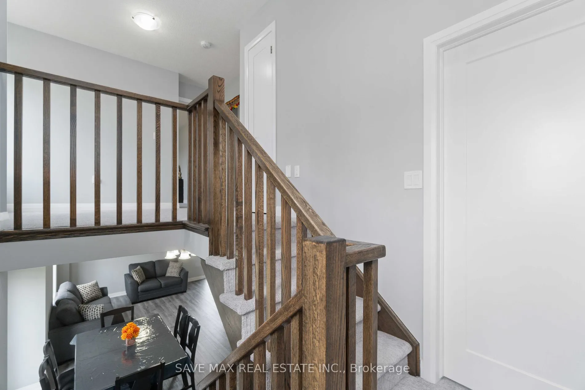 126 Laguna Village Cres