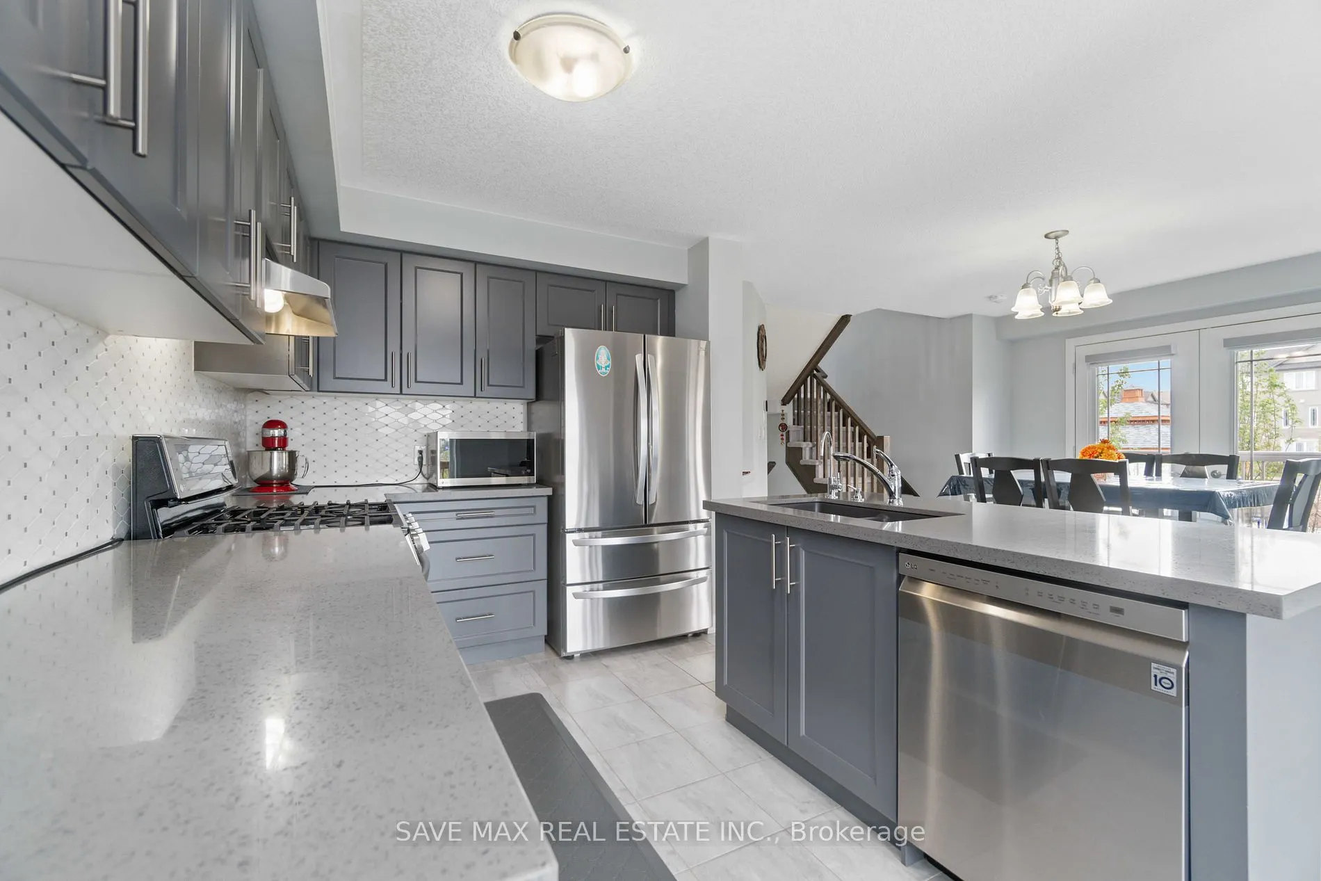126 Laguna Village Cres
