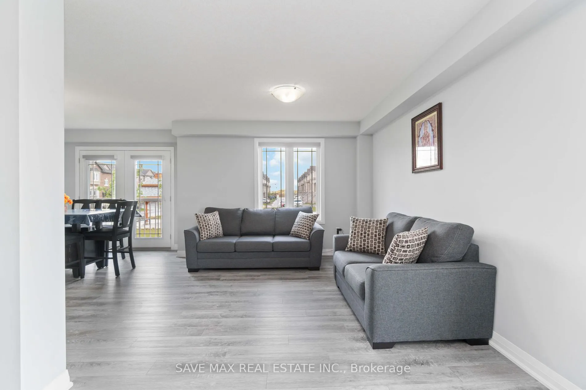 126 Laguna Village Cres