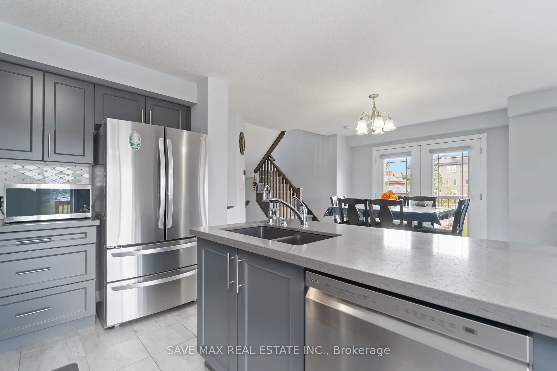 126 Laguna Village Cres