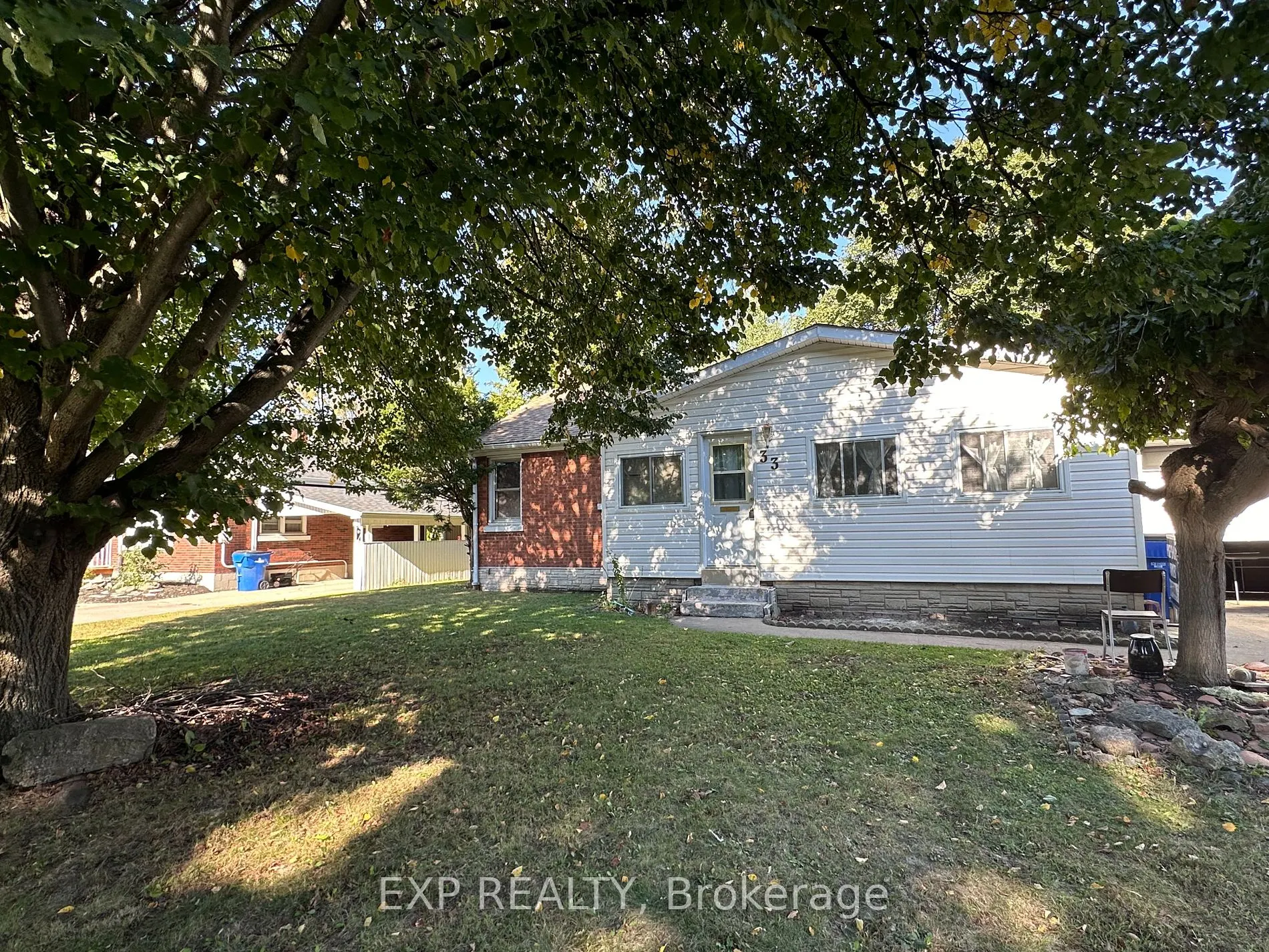33 John St
