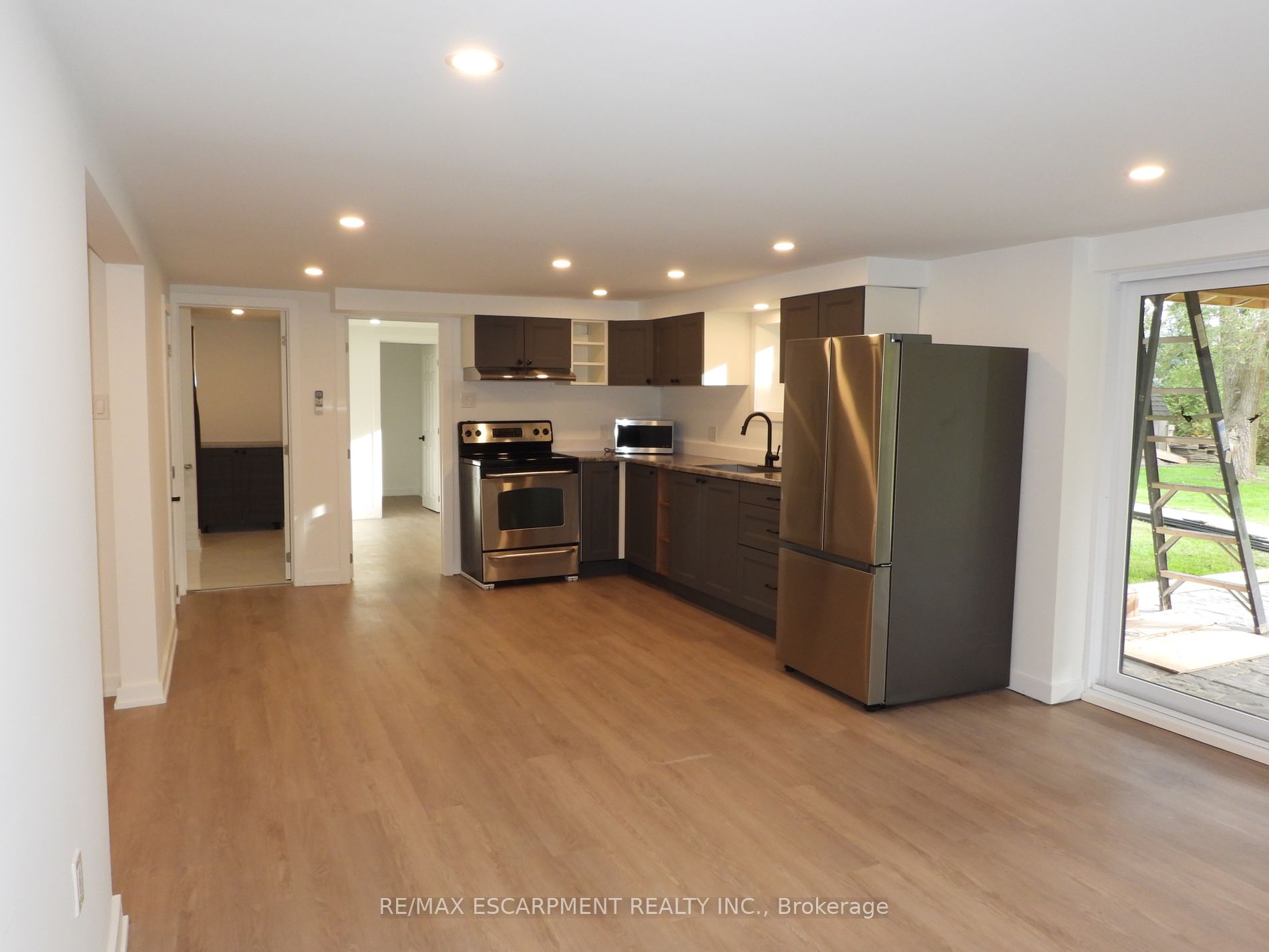 7 Bayview Ave, #Lower