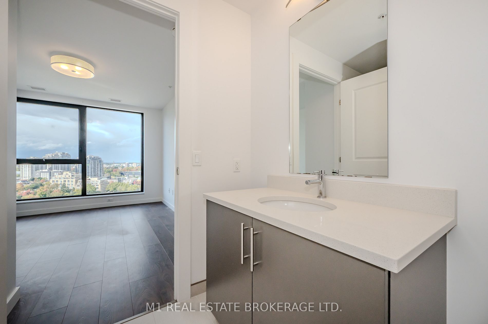 181 King St S, #1503