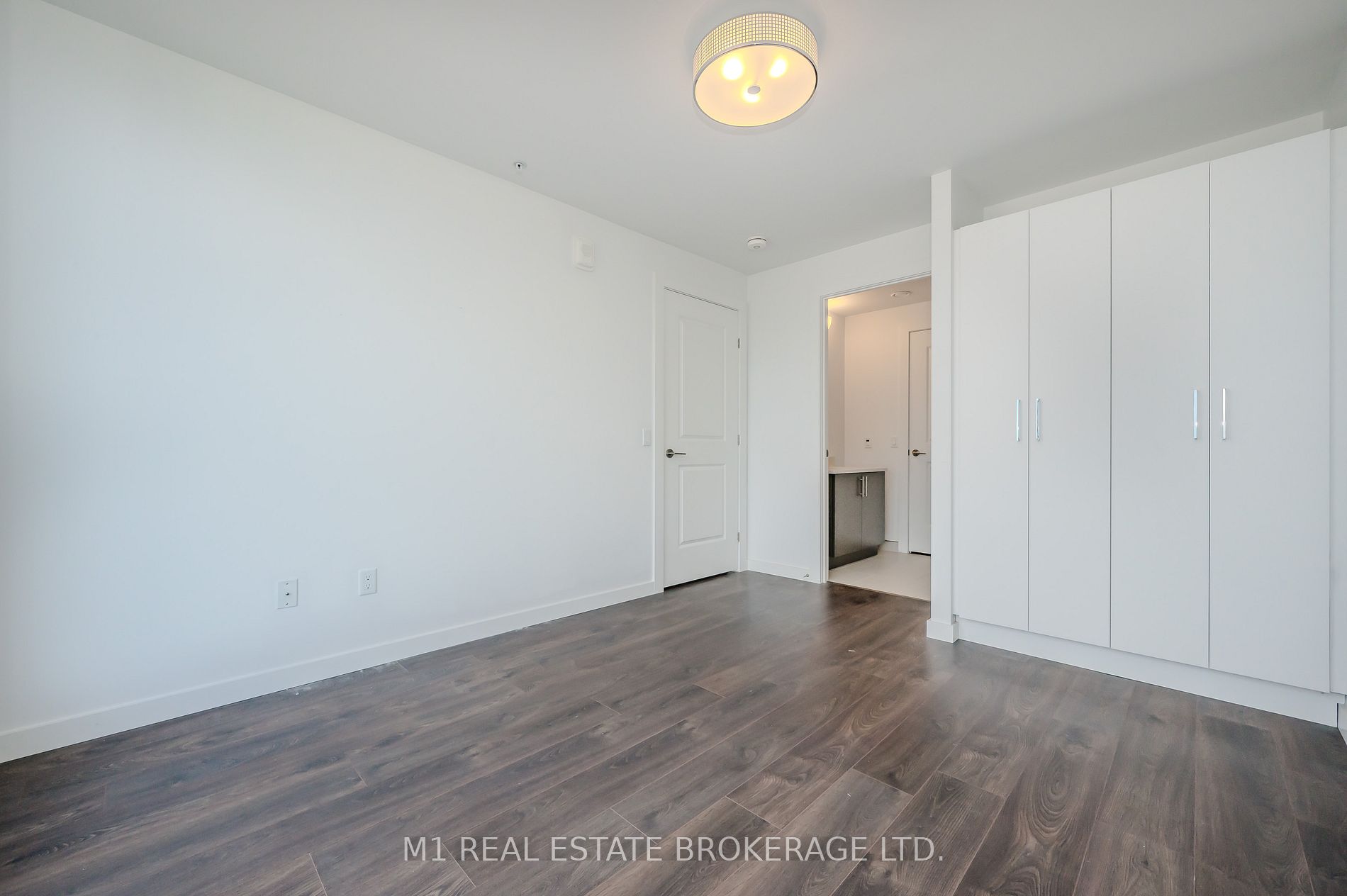 181 King St S, #1503