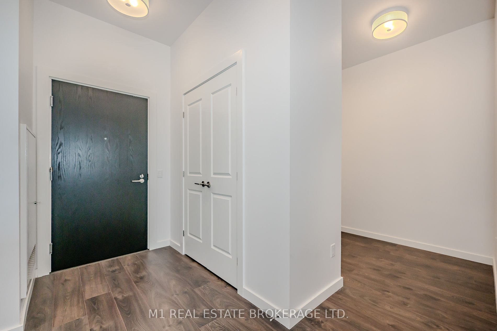 181 King St S, #1503