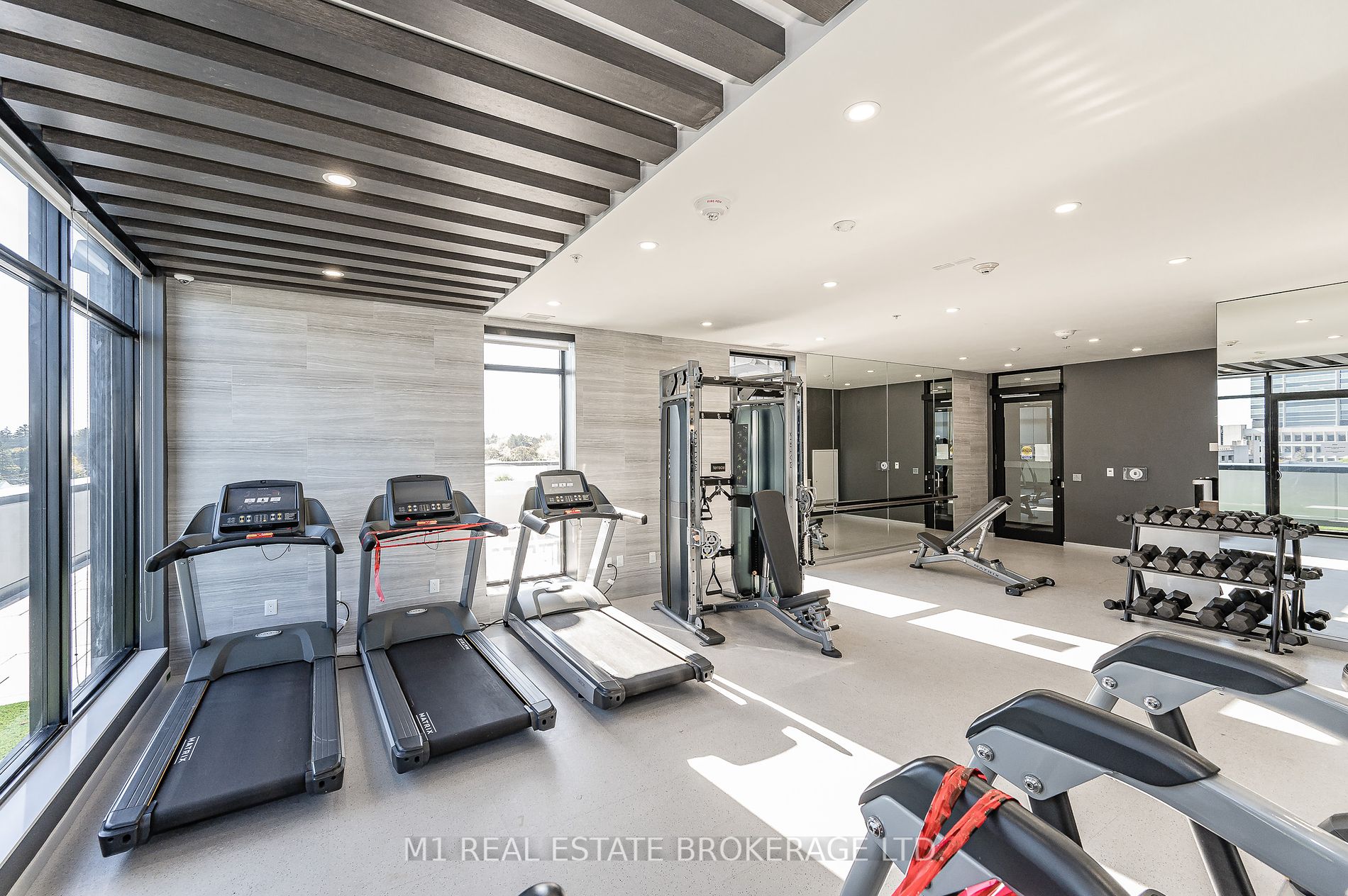 181 King St S, #1503