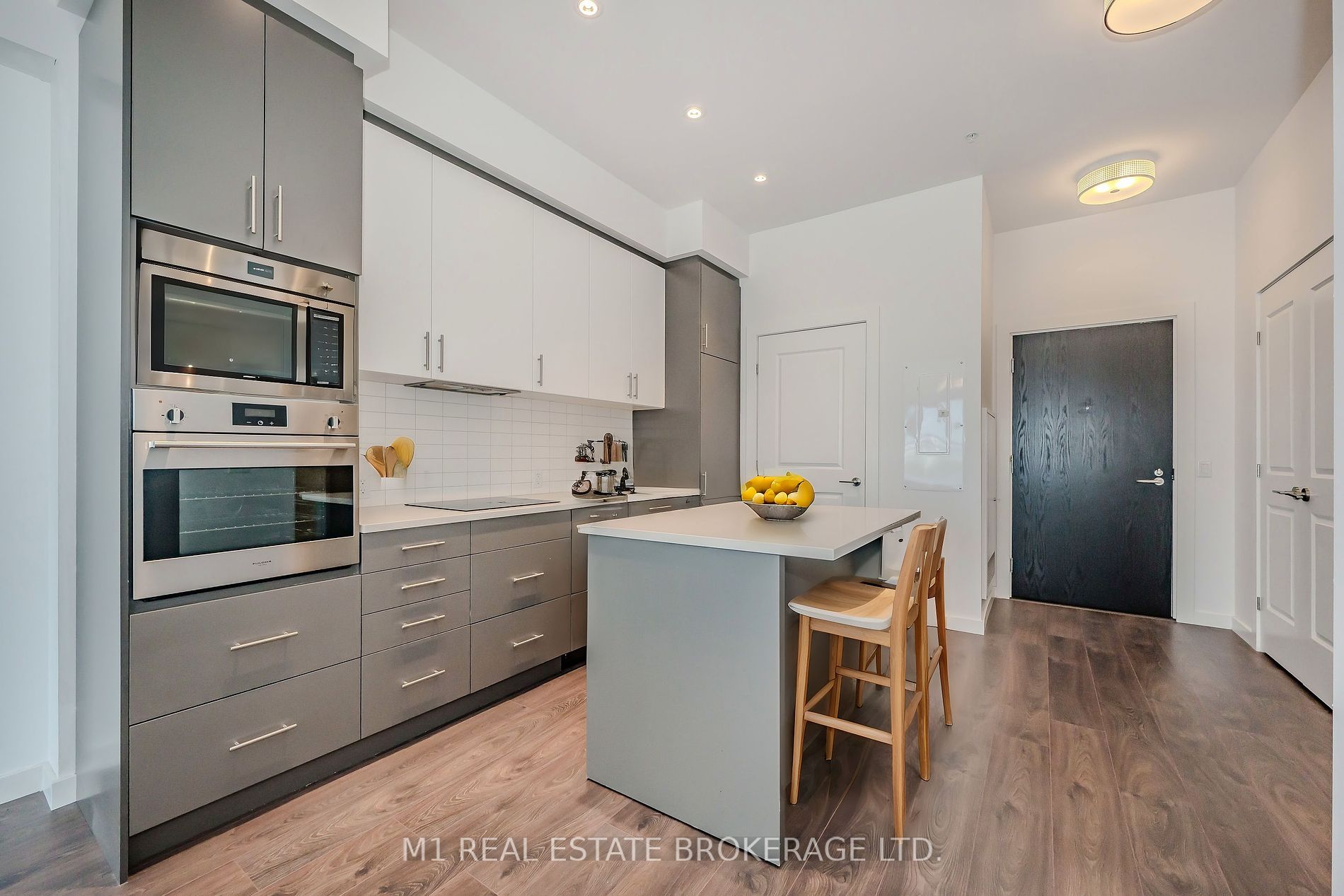 181 King St S, #1503