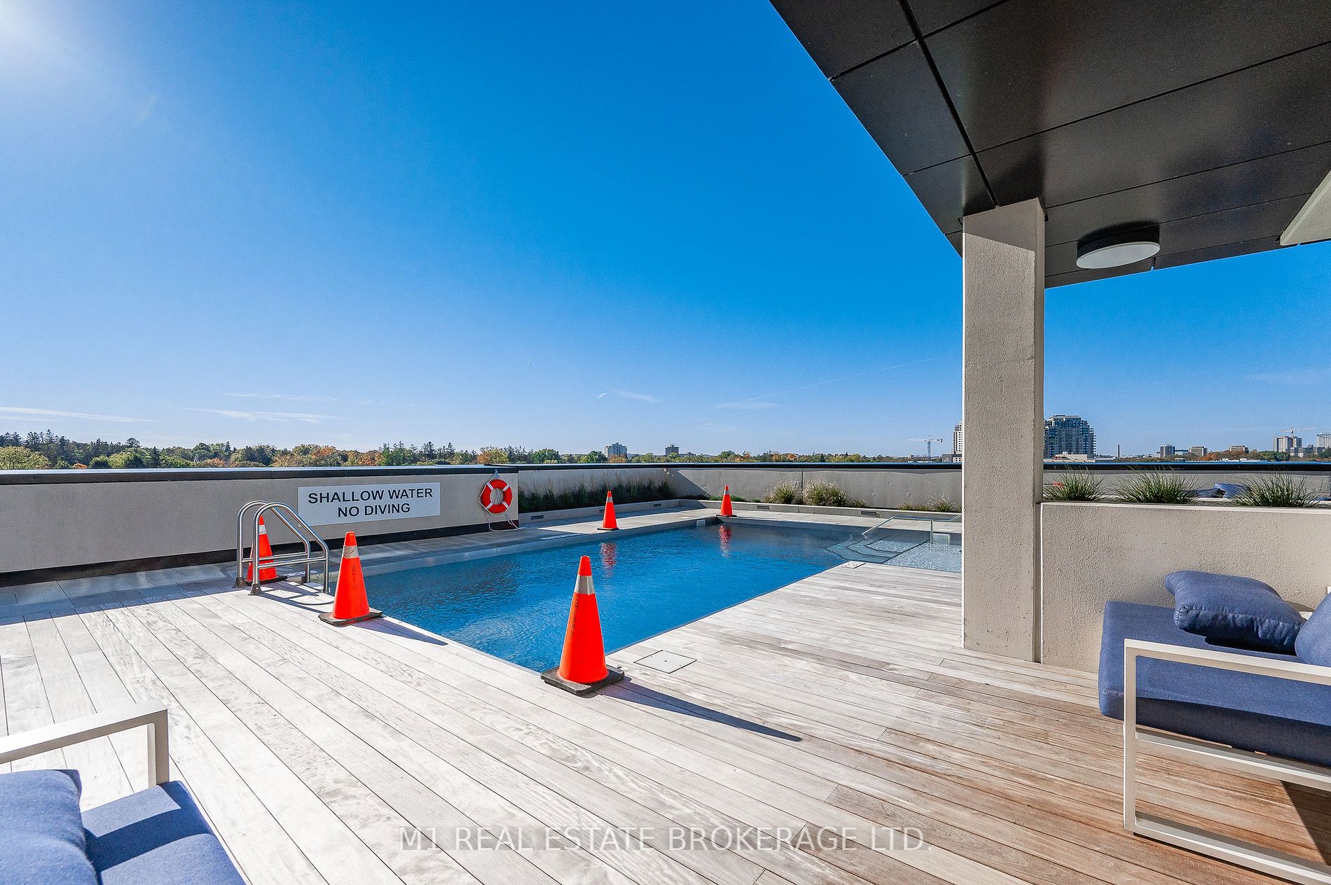 181 King St S, #1503