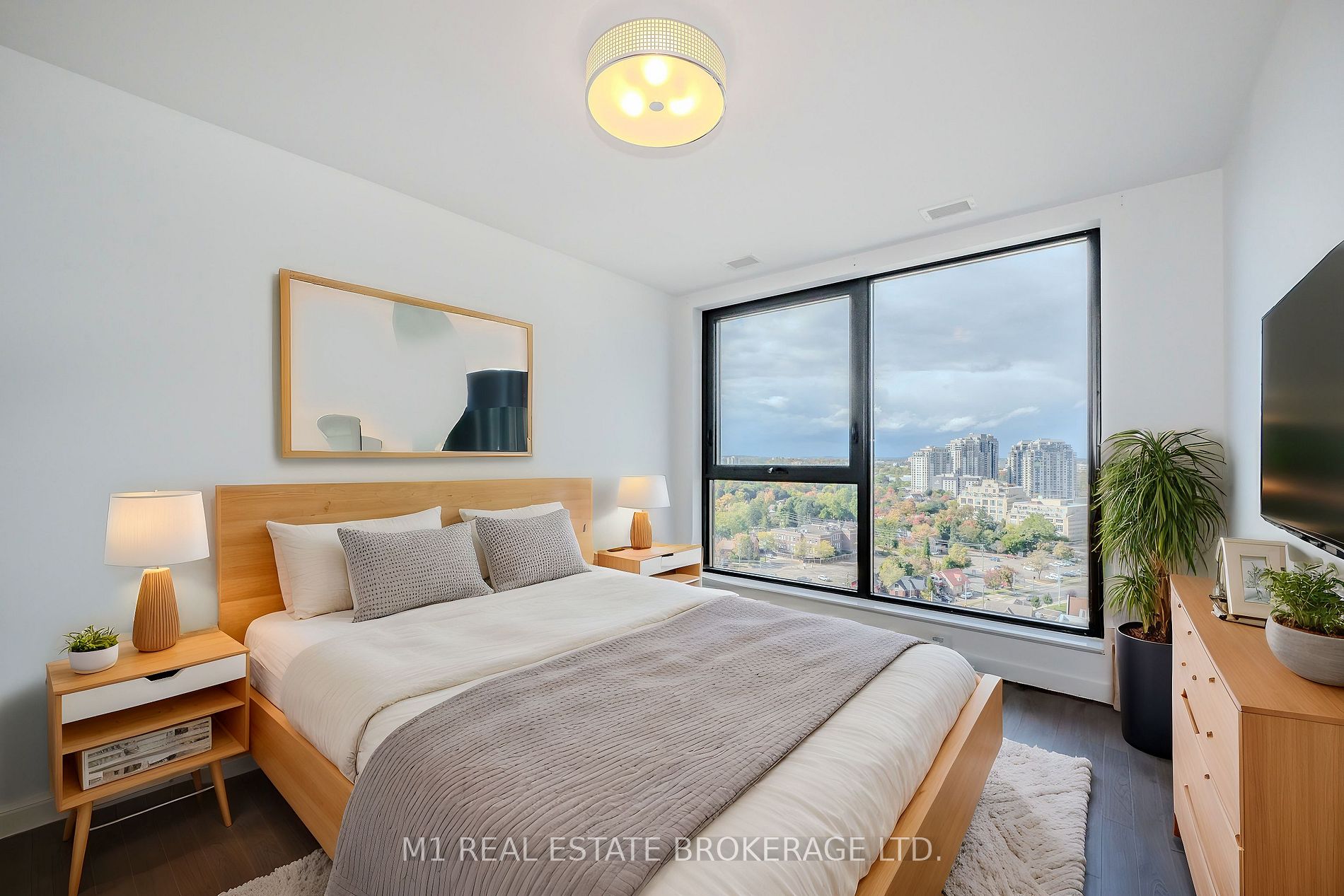 181 King St S, #1503