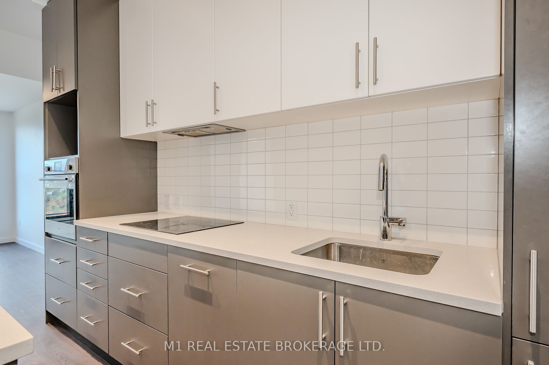 181 King St S, #1503
