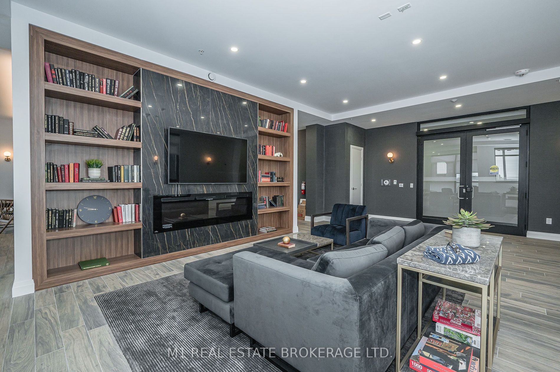 181 King St S, #1503